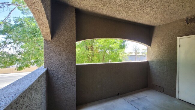 Building Photo - 5525 W Flamingo Rd