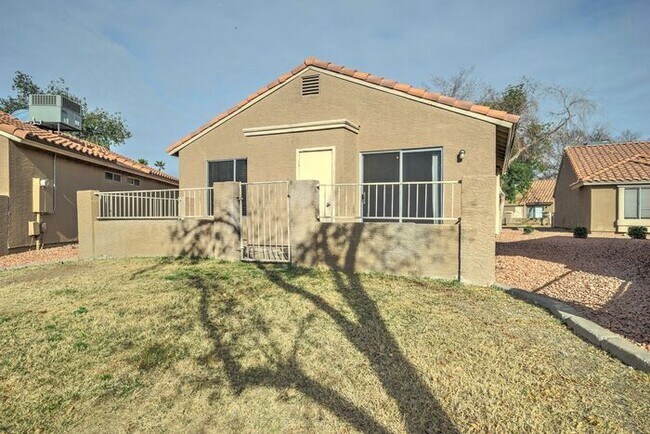 Building Photo - READY TO VIEW NOW! Recently Renovated 2bed/2bath Townhouse in Peoria!