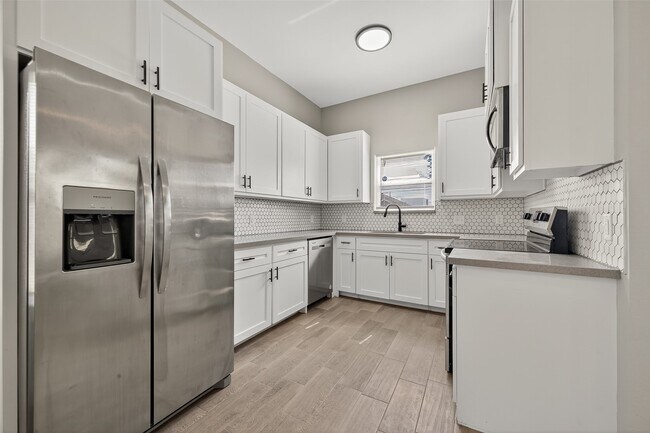 Building Photo - 8005 Sexton St