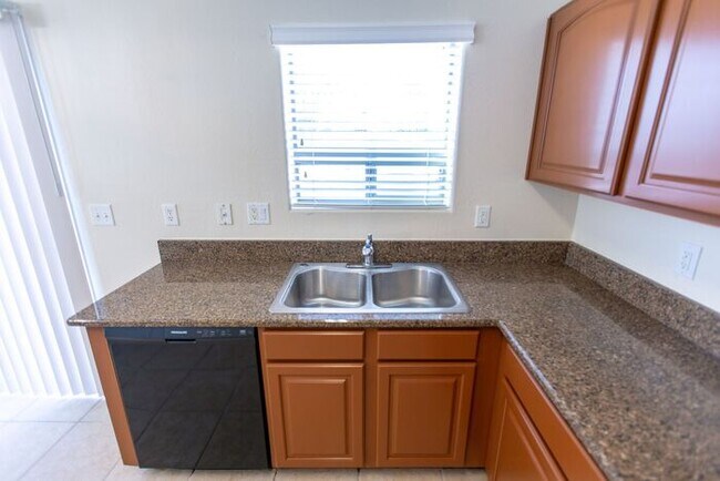 Building Photo - 41294 W Pryor Ln