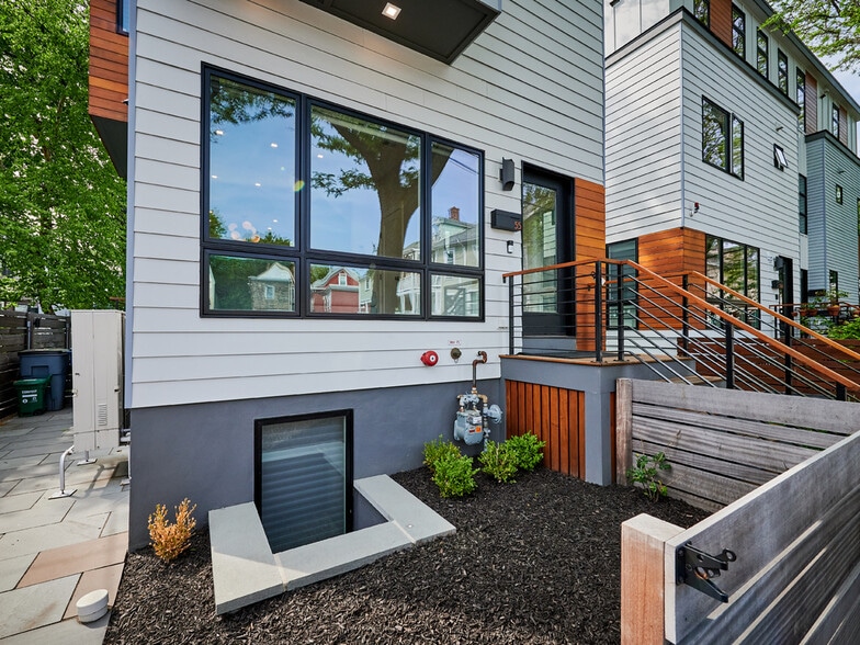 Building Photo - 55 Union St