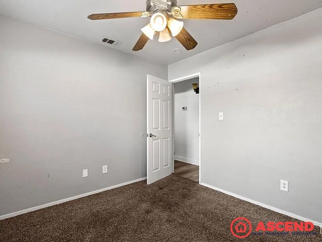 Building Photo - Lovely Home In Southwest Bakersfield!
