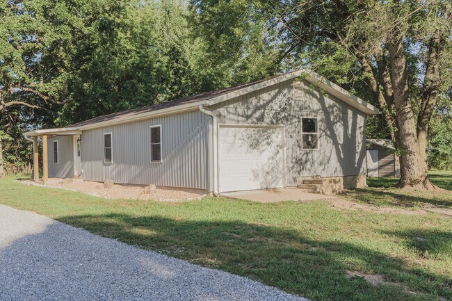 Building Photo - 4 BEDROOM 3 BATHROOM HOUSE FOR RENT