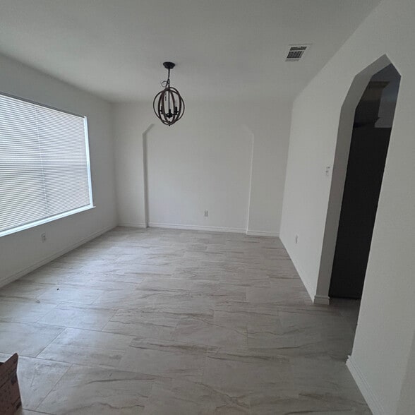 Building Photo - 4603 Dartmouth Dr