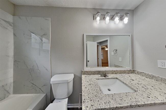 Building Photo - 26 Pinewood Forest Ct