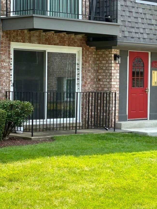 Building Photo - 912 S Plum Grove Rd