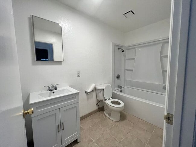 Building Photo - 430 E 8th St