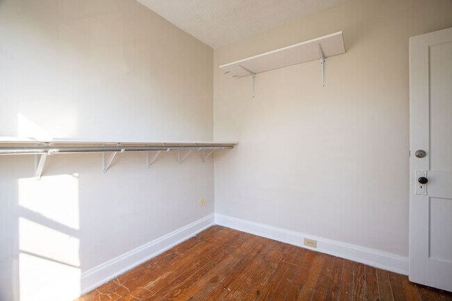 Building Photo - Hilltop Half Double