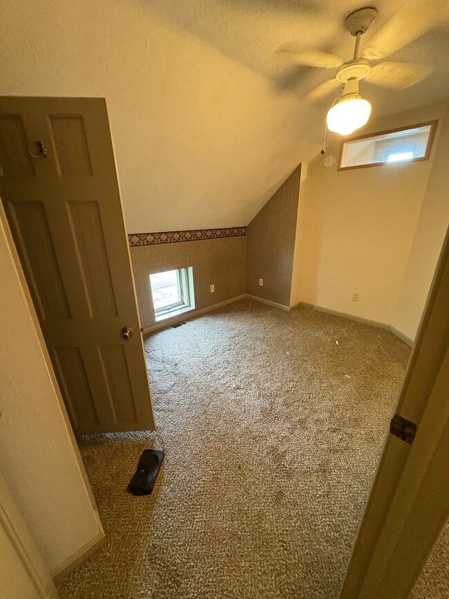 Building Photo - 933 S 4th St