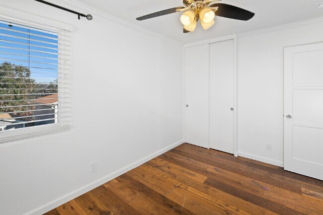Building Photo - Mission Valley/Linda Vista 2 Bed Updated home with mountain views