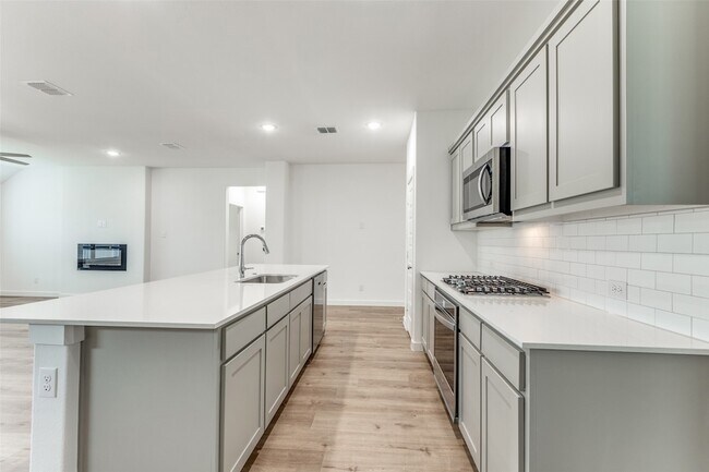 Building Photo - 4923 Bellhurst Dr