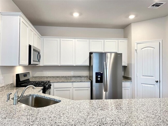 Building Photo - 467 Evergreen Sumac Lp