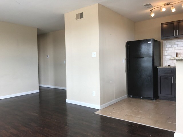 Building Photo - 5500 Pershing Ave
