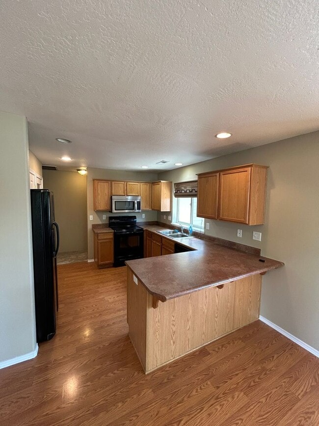 Building Photo - Coming Soon!!Three Bedroom for lease in Me...