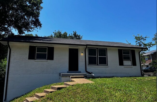 Primary Photo - 127 Cherokee Pl