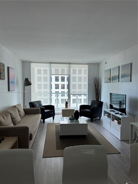 Building Photo - 500 Brickell Ave