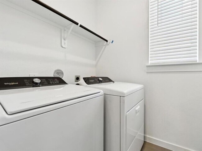 Building Photo - 16656 Sterling Clf St