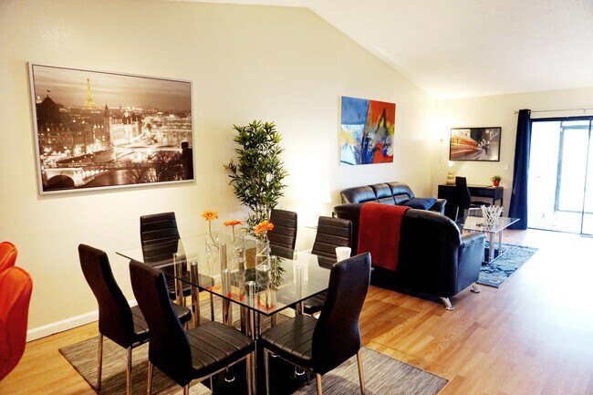 Building Photo - 1308 White Pine Dr