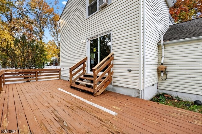 Building Photo - 128 South Ave