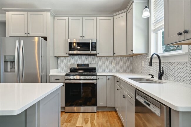 Building Photo - MIDTOWN LIKE NEW