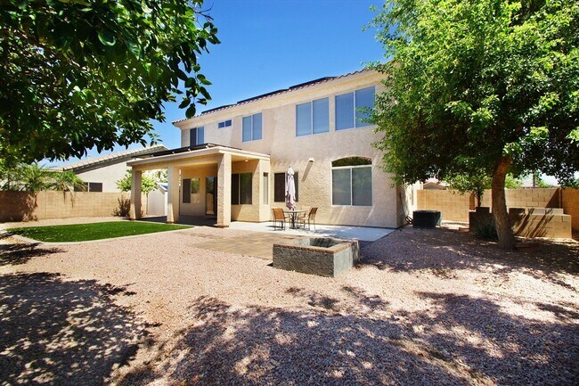 Building Photo - 4 Bedroom Furnished Gilbert Home