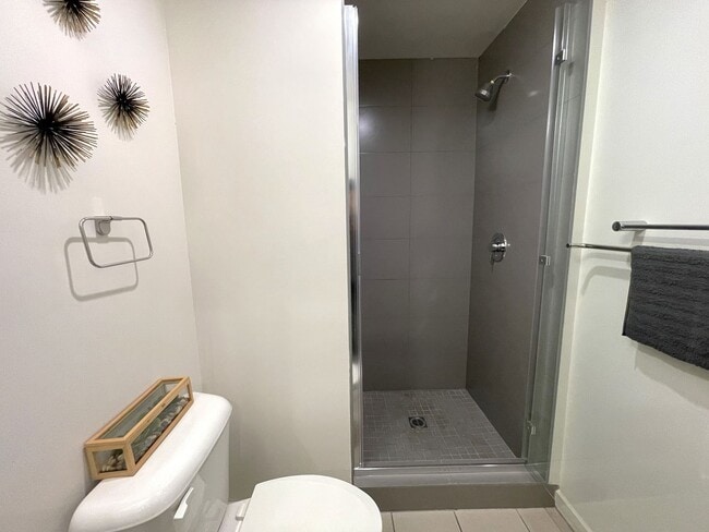 Building Photo - 14107 W Monroe Pl