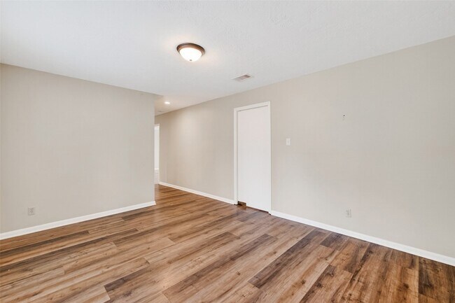 Building Photo - 18111 Shireoak Dr