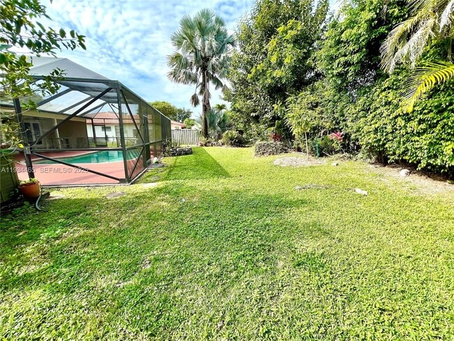 Building Photo - 10001 NW 11th Manor