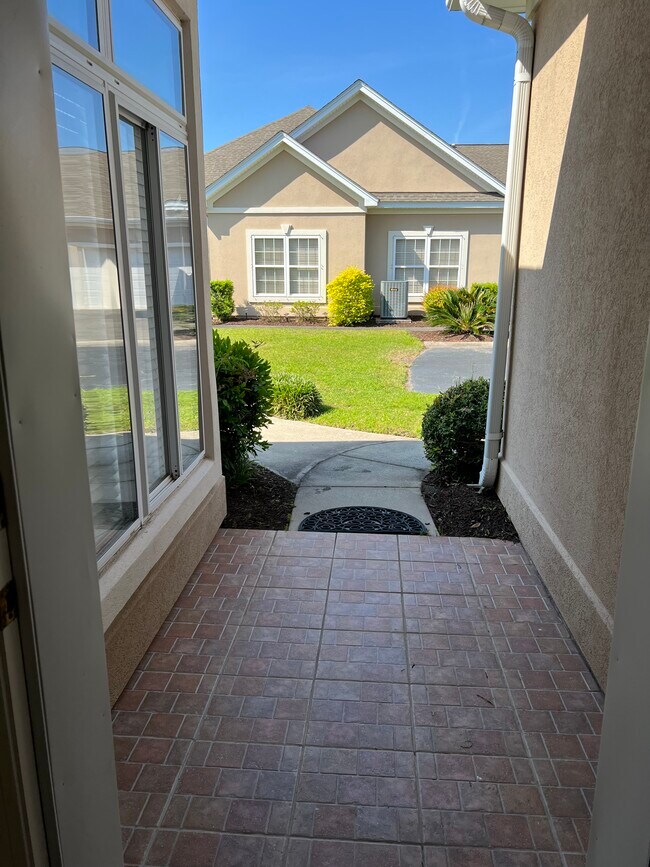 Building Photo - 1429 Thames Ct