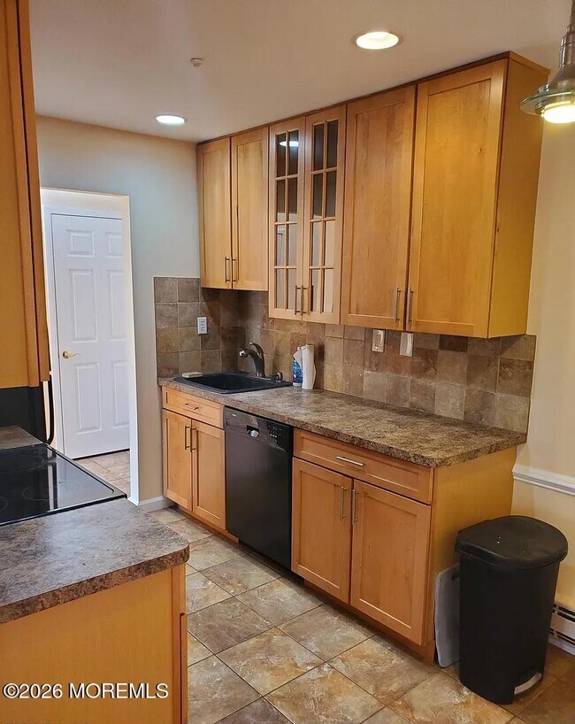 Building Photo - 82 Amberly Dr