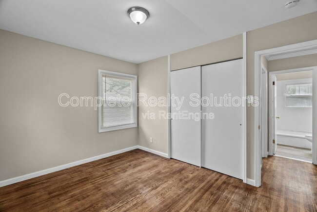 Building Photo - 270 Estridge Rd