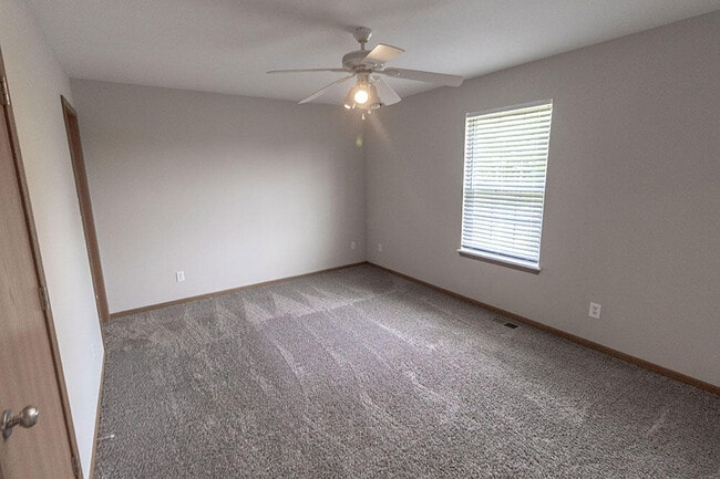 Building Photo - 3611 Zinnia Dr