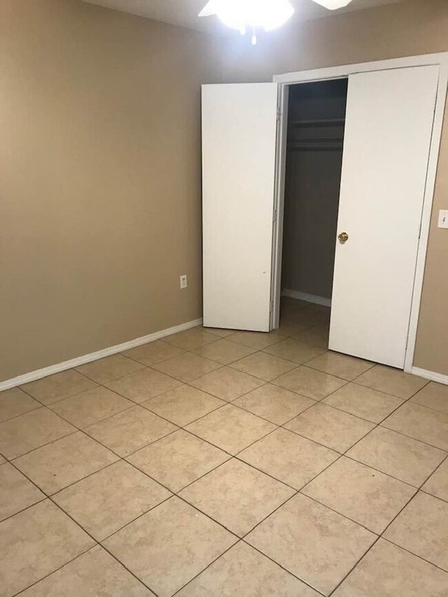 Building Photo - Nice 2 bedroom, 1 bath house