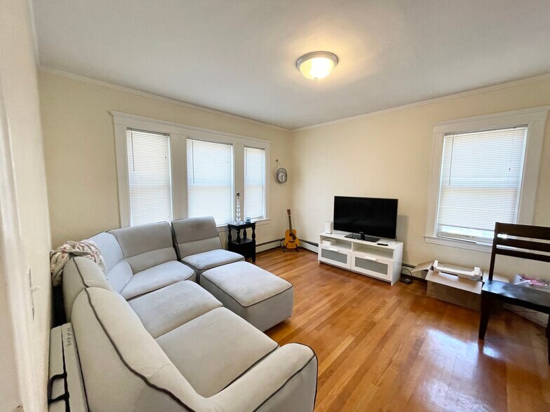 Building Photo - 31 High St