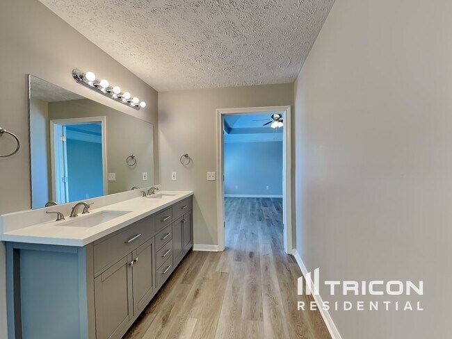 Building Photo - 147 Huntington Pl