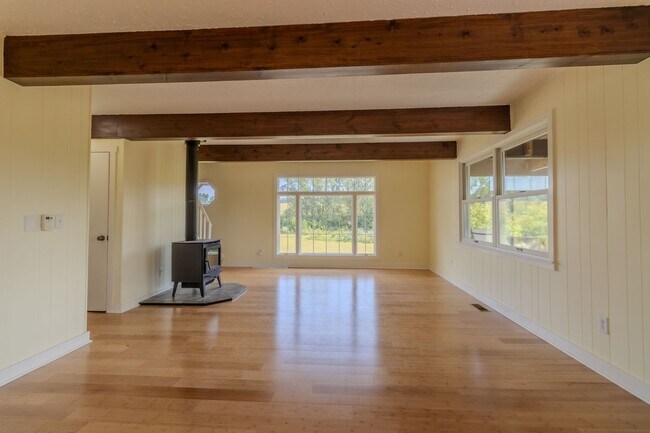 Building Photo - 7825 S Lake Leelanau Dr