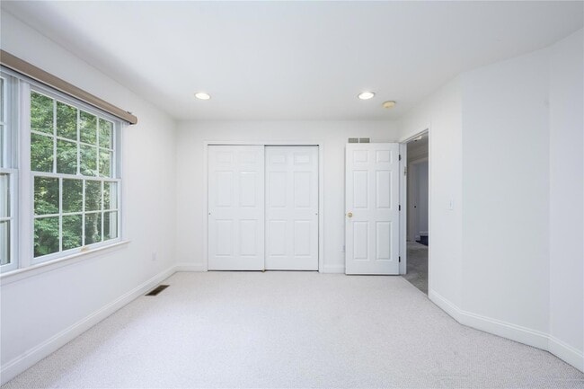 Building Photo - 46 McGuiness Ln