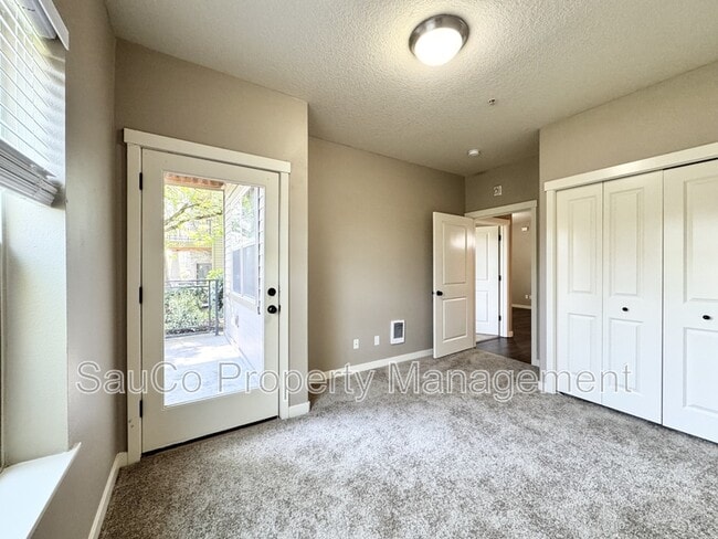 Building Photo - 616 NE Adwick Dr