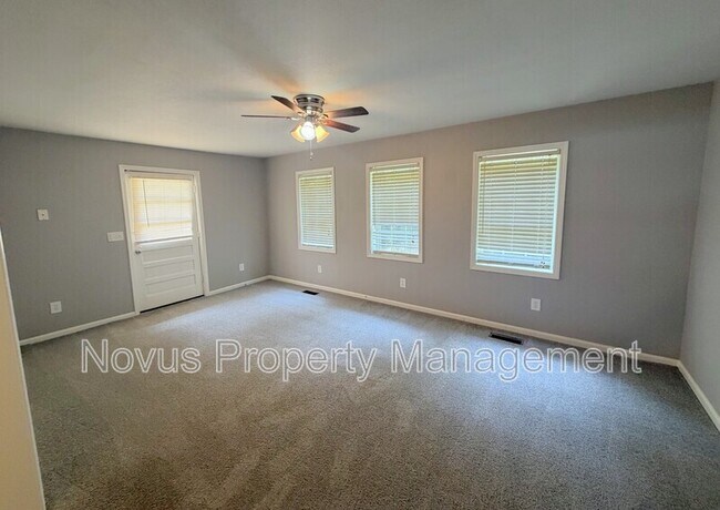 Building Photo - 125 S Meadowcliff Cir