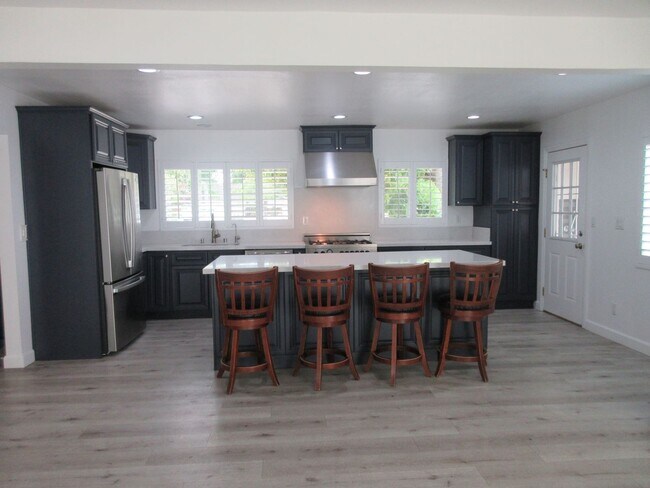 Building Photo - Beautifully updated Porter Ranch 3bed / 2 bath Home on Canby