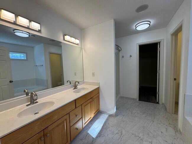 Building Photo - 307 Ludlow Dr