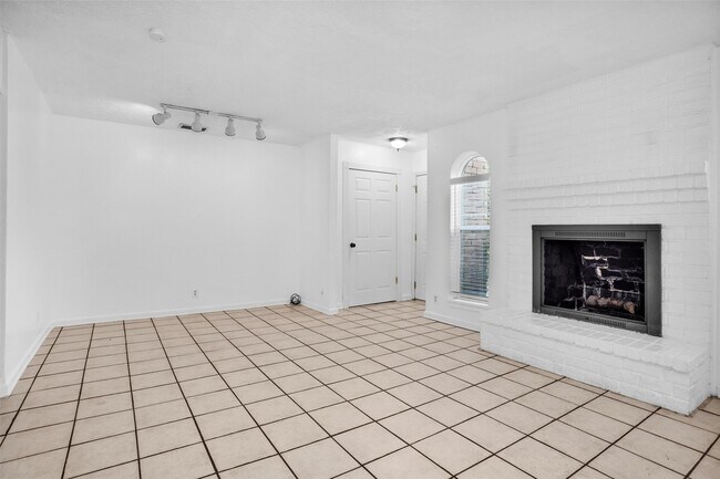 Building Photo - 9541 Clanton St