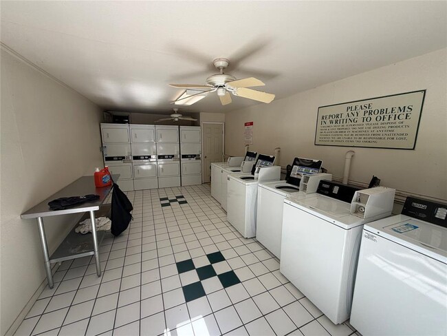 Building Photo - 300 Crockett St