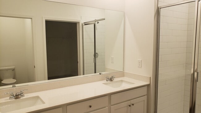 Building Photo - 208 Overton Dr