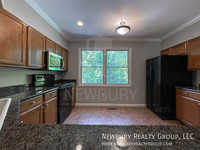 Building Photo - 135 Banksville Pl