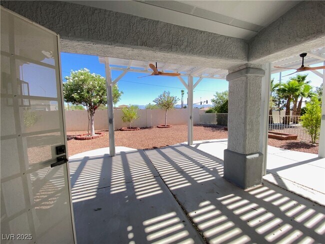Building Photo - 10420 Villa Ridge Dr
