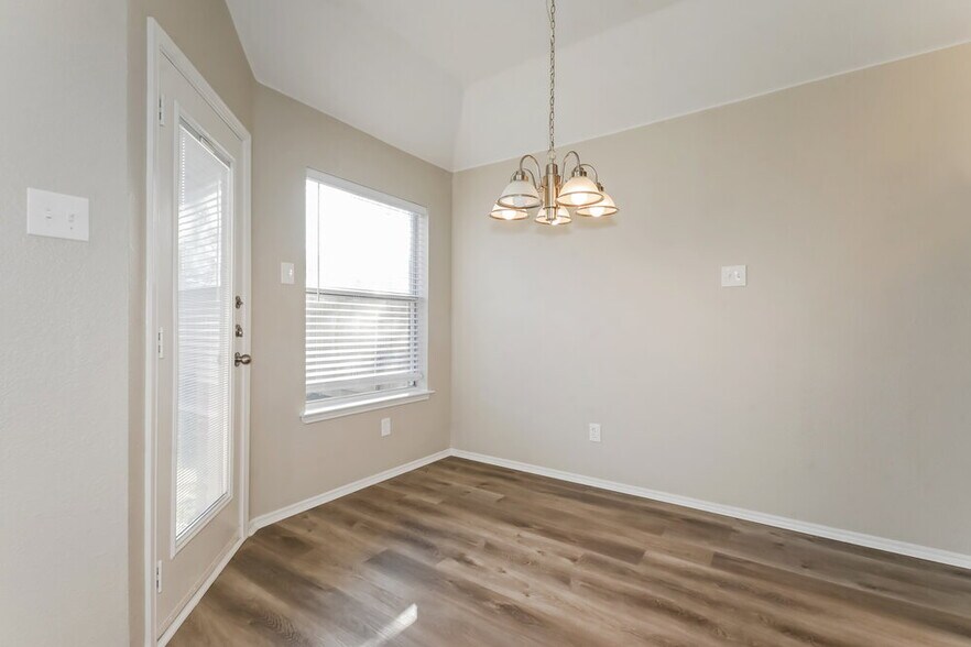 Building Photo - 1326 Misty Dr