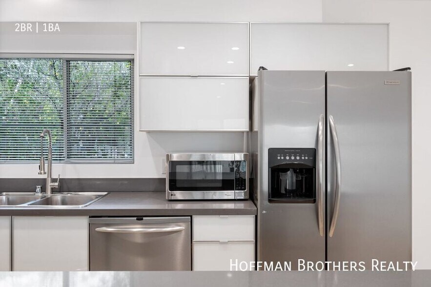 Building Photo - 1146 N Clark St