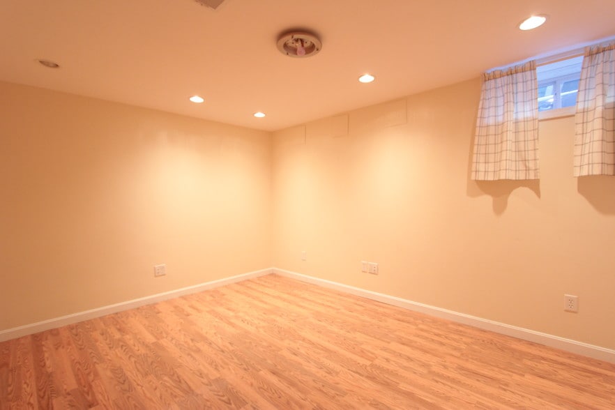 Bonus Room - Den/Office/Gym - 49 Wyman St