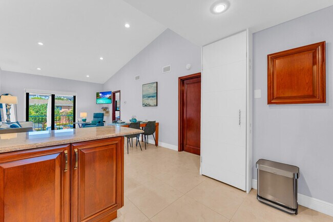 Building Photo - 50 SE 12th St